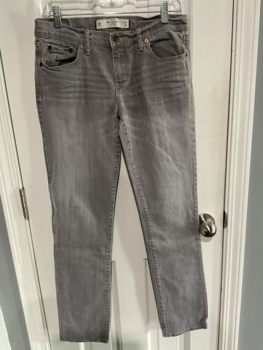 Abercrombie & Fitch Perfect Stretch Erin Women's Gray Straight-Leg Jeans 28x33